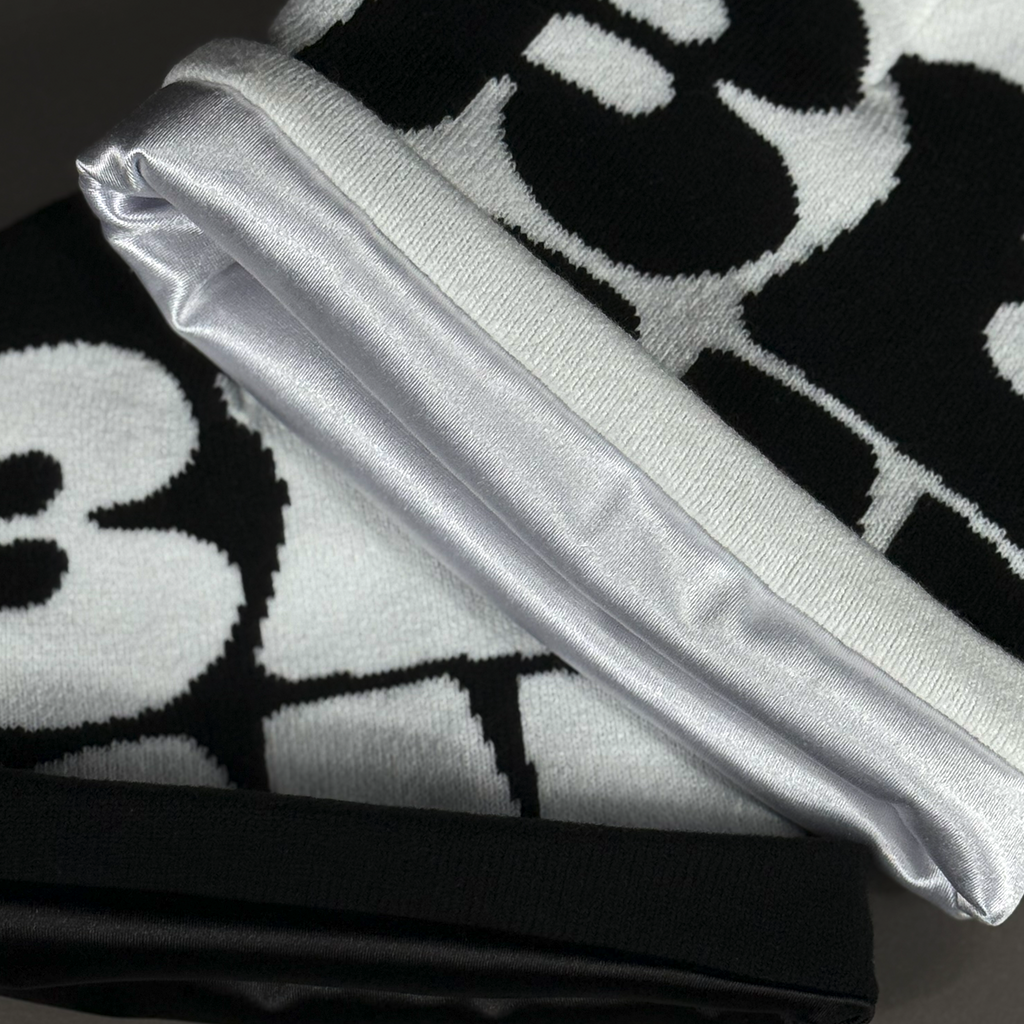 SILK LINE TEXT BEANIE