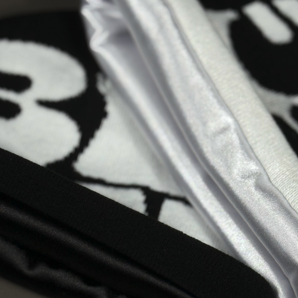 SILK LINE TEXT BEANIE